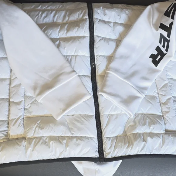 Hollister White Quilted Jacket - Size  S - Picture 8 of 8